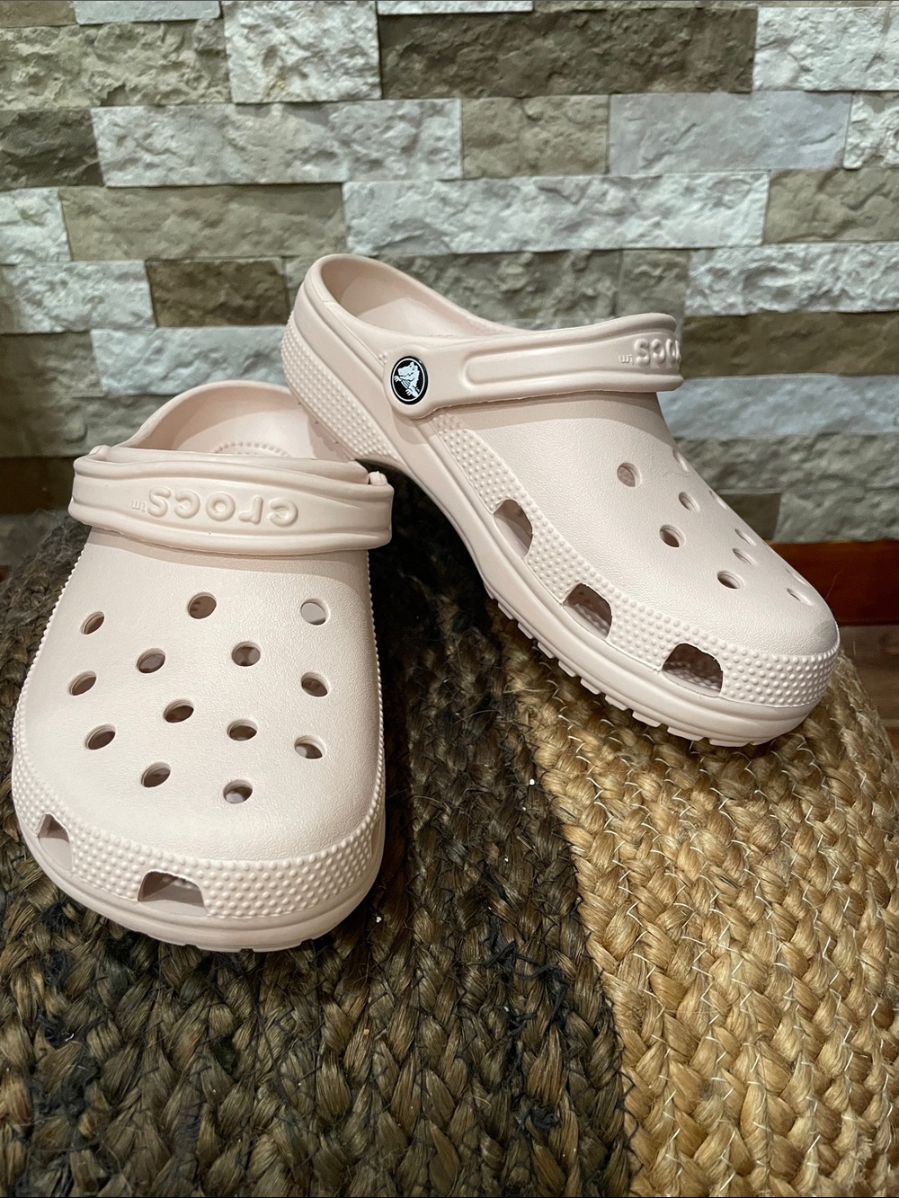 CROCS Classic Clog in Pale Pink Sz 7